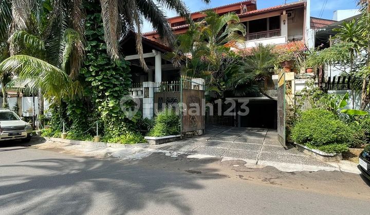 Rumah Nuansa Villa Area Senopati Row Jalan Lebar