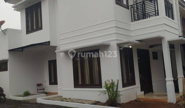 Rumah  Hook  2 Lantai Di Ragunan Pasar Minggu  1