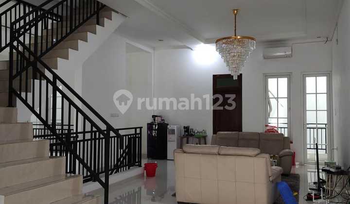 Jual Rumah 3 Lantai Dekat Blok M Plaza 2