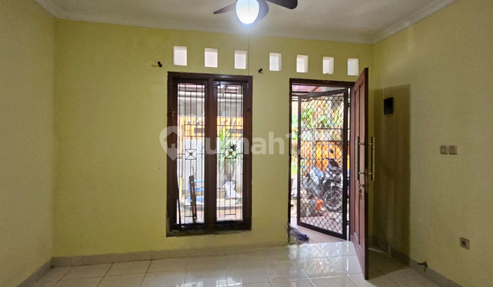 Disewakan Rumah 2 Lantai di Cirendeu Jakarta Selatan Disewakan Rumah 2 Lantai di Cirendeu Jakarta Selatan