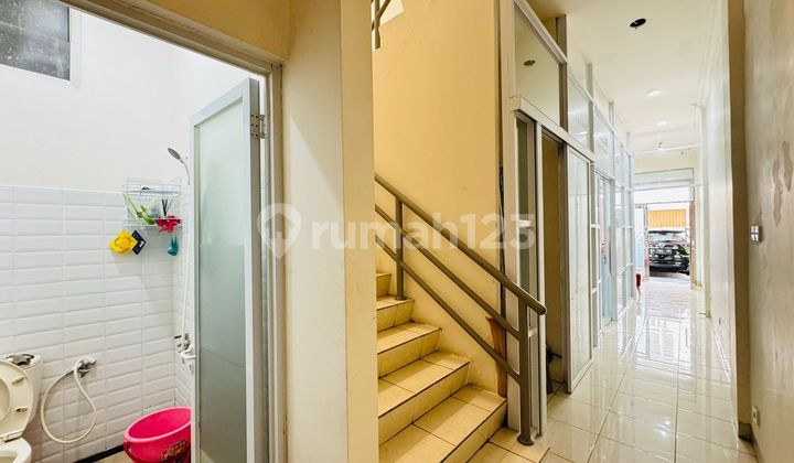 Ruko Dekat Fasilitas Kesehatan 2 Kamar di Tebet