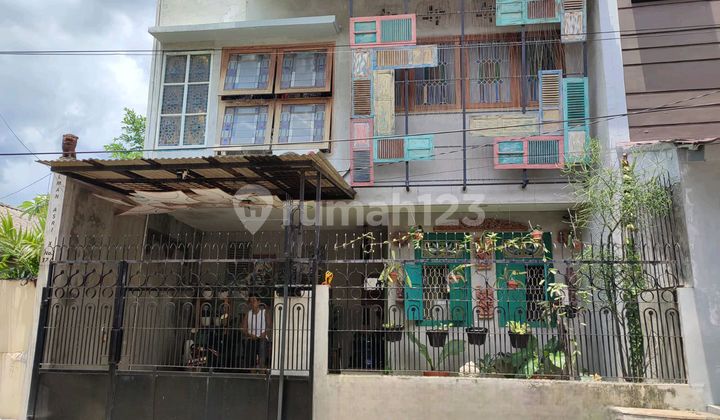 Dijual Rumah Vintage Style 2 Lantai di Tanah Kusir Kebayoran Lama Dijual Rumah Vintage Style 2 Lantai di Tanah Kusir Kebayoran Lama