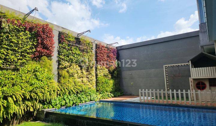 Dijual Rumah Raffles Garden Citraland Surabaya Barat Full Furnished Tropical Minimalis with Pool (3256) 1