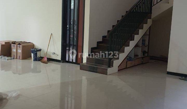 Sewa Rumah Woodland Citraland Utama Dekat Pasar Besar Kamar Banyak Siap Huni Ada Kolam Ikan 2