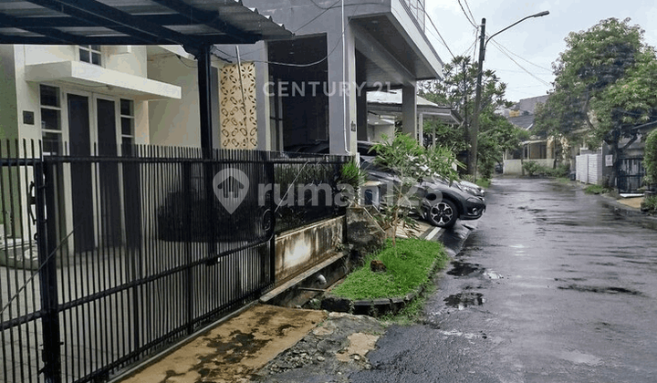 Strategic House Attractively Priced For Sale In Graha Raya Strategic House Attractively Priced For Sale In Graha Raya