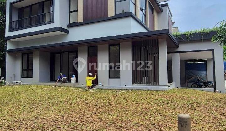 House on Jl. Verdant Ville Raya, Sampora, Cisauk Subdistrict, Tangerang Regency, Banten, BSD The Icon, Good, Ready to Occupy.