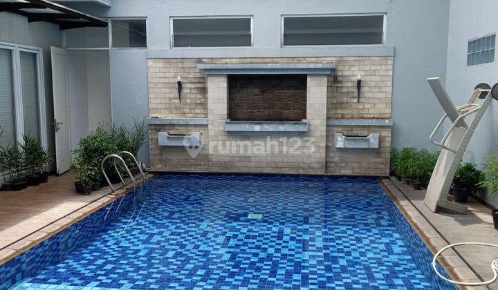 Dijual de latinos BSD Rumah mandiri luas ada swimming pool 1