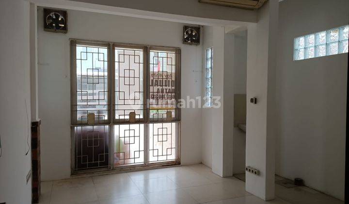 Di jual rumah bagus terawat lingkungan nyaman di The Icon Cosmo BSD

 2