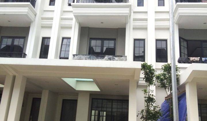 rumah cantik nyaman siap huni 3 lantai CLUSTER  WINONA ALAM SUTERA 1