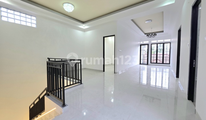 Very Comfortable Strategic House, KRL, Pasar Modern, Public Facilities Near Griyaloka, Jl. Wortel Sector 16 Bsd City 2