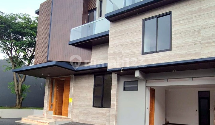 BSD Foresta House, Tangerang is still under construction.