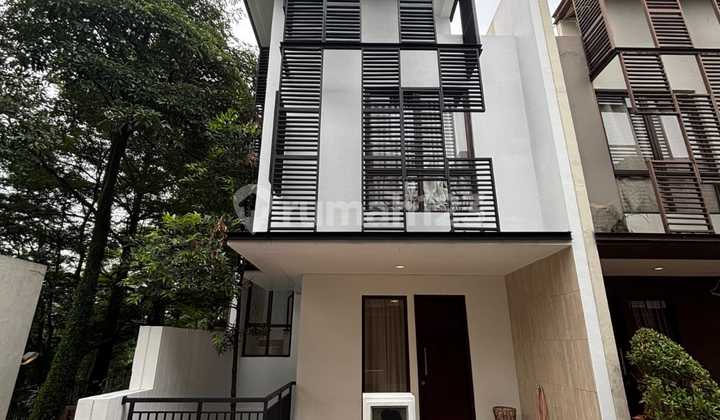 Rumah 3 Lantai Rapih Siap Huni Sudah Furnish Hoek di Greenwich Whelford BSD