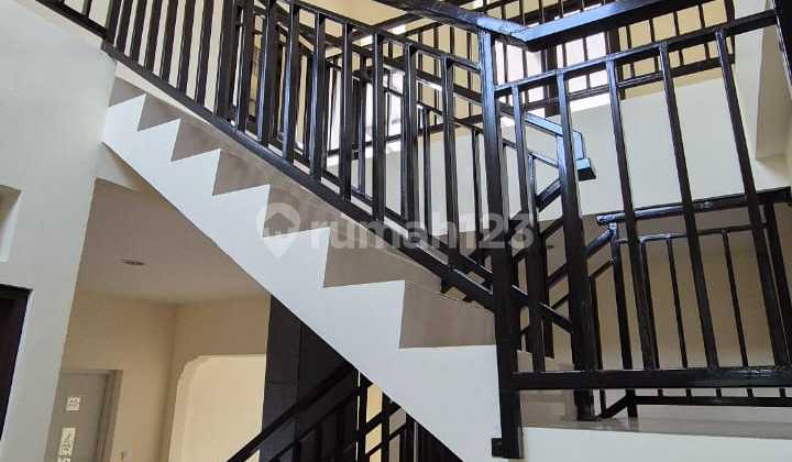 Spacious, Neat, Clean, Ready-to-Occupy House in Taman Chrysant 1, BSD City. 2