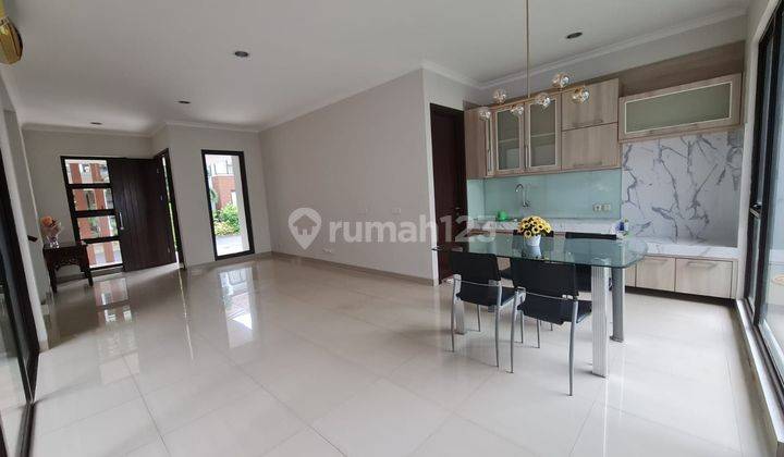   Rumah Sangat Rapih Baru Renov Dikawasan Icon Eternity Bsd City 2