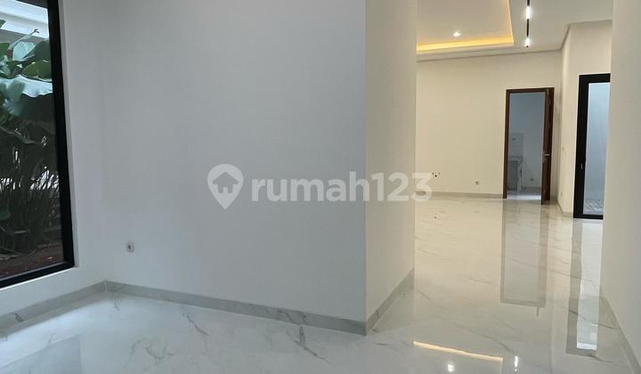 Strategic Luxury Independent Building House in Foresta Naturale, BSD City 2