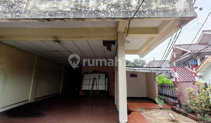 House on the corner near the mall area, Jatipadang, South Jakarta. 2