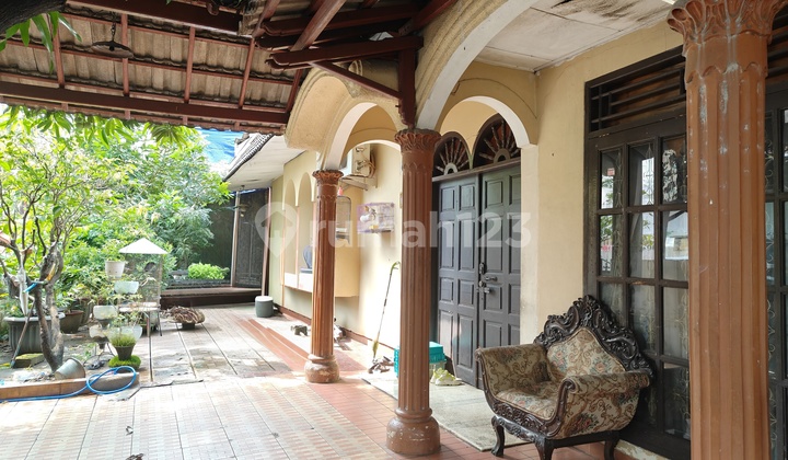 Rumah di Hoek dekat Mall area Jatipadang Jakarta selatan