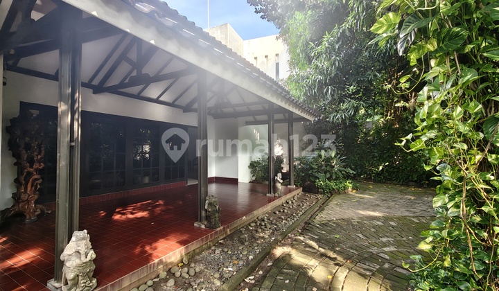 Well-maintained comfortable house private prime location Kebayoran Baru South Jakarta