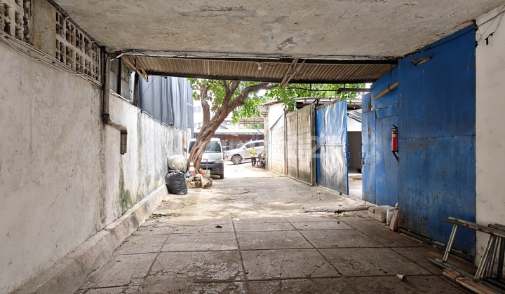 Bangunan lama bisa bangun 4 lantai lokasi dekat JDC Slipi , dekat senayan Bangunan lama bisa bangun 4 lantai lokasi dekat JDC Slipi , dekat senayan