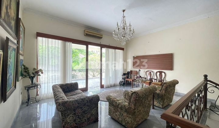 Rumah dengan Fasilitas Lapangan Golf Mini Daerah Cilandak Jakarta Selatan,