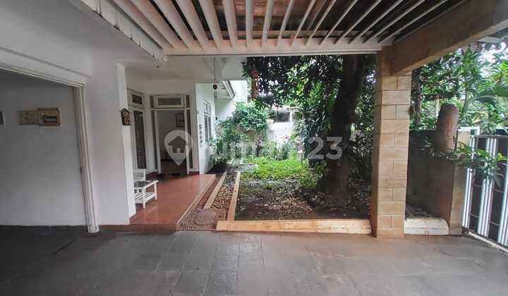 Rumah Terawat 2 Lantai ada taman di depan , di perumahan dekat TB simatupang Jakarta Selatan, 2