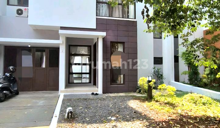 Neat 10-Wide House, Ready to Occupy, Unfurnished. Located in Icon BSD City, Close to Toll Exit, Train Station, Aeon Mall, ICE, Prasetia Mulya, and Atmajaya University.