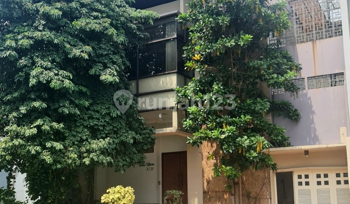 Stand-alone Luxury House. 2.5 Floors Maximum Layout Spacious Backyard Open Space Phg Gading Serpong Strategic Location. 2