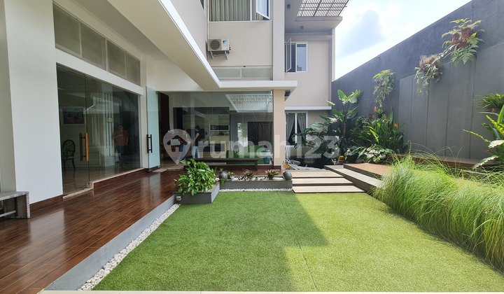 Stand-alone Luxury House. 2.5 Floors Maximum Layout Spacious Backyard Open Space Phg Gading Serpong Strategic Location. 1