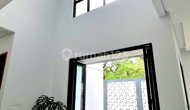 Rumah Brand New Bangunan Mandiri Latinos BSD City Lokasi Strategis Dekat Exit Toll