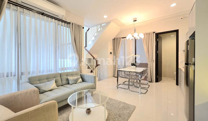 Rumah 3 Lantai Semi Furnished Cantik.di Whelford Greenwich BSD, Lokasi Strategis.dekat Exit Tol