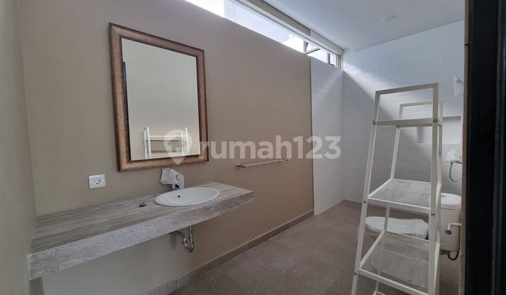 Vermont Standalone Building House Near Lake and Sports Club 2