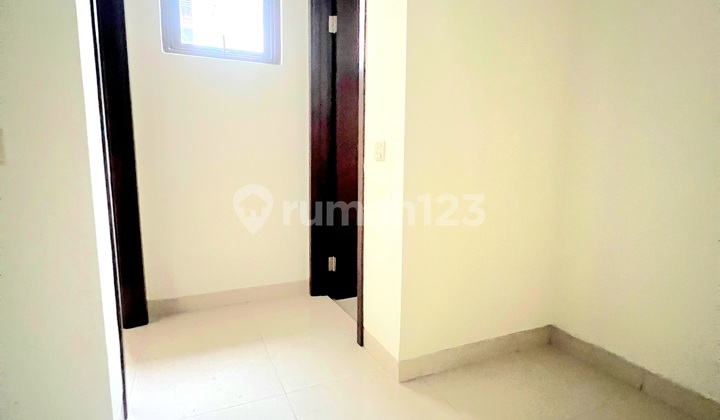 Residential House Can Be Used as Office, Boarding House, For Sale at a Loss in Regentown BSD City, Near ICE BSD, Toll Exit and Aeon Mall 2