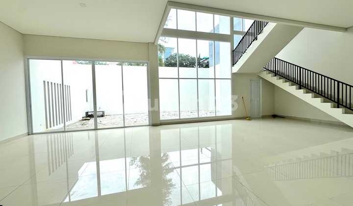 Luxury Ready-to-Occupy Home in Giri Loka, BSD City. Near Modern Market, Toll Exit, High Ceiling, Maximum Layout. 2