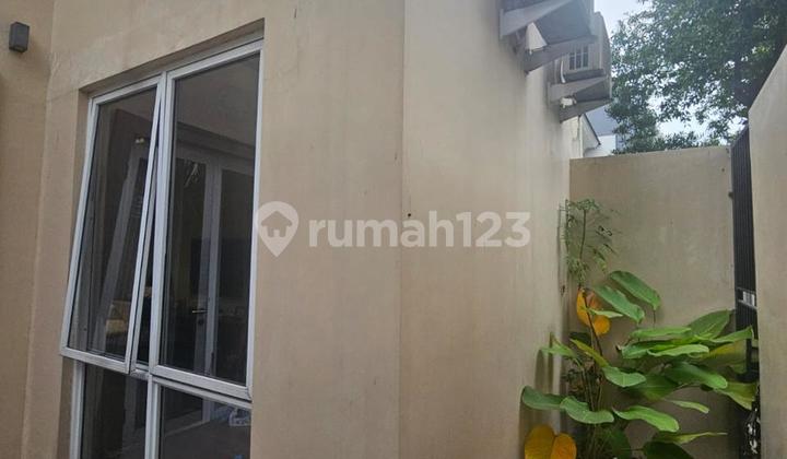Rumah De Park Frangipani Semi Furnished Renovasi Siap Huni Lokasi Strategis 2