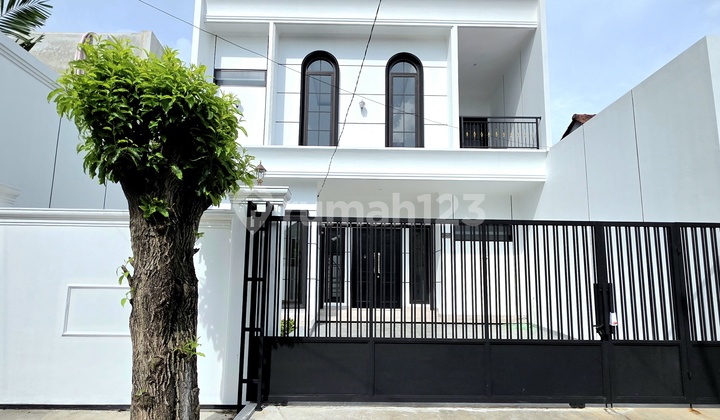 Rumah Brand New Bangunan Mandiri, Open Space, Semi Furnished di Nusa Loka.dekat Pasar Modern dan Exit Tol