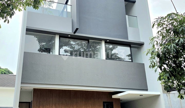 Rumah Bangunan Mandiri 3 Lantai di Lingkungan Sangat Asri The Green BSD City , Baru , Siap Huni, Dekat Exit Tol.dan Stasiun Rawa Buntu 2