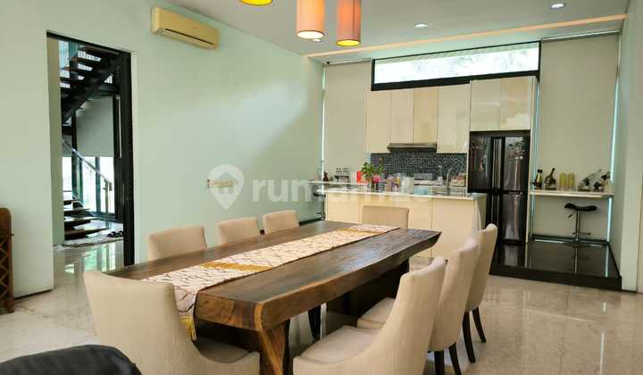 Luxury Ready-to-Live Home in Alam Sutera, Strategic Location Near Living World and Toll Exit. 2