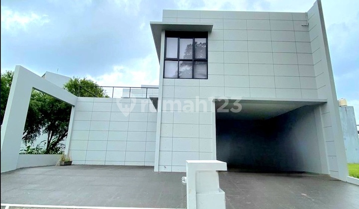 Rumah Bangunan Mandiri View Danau di The Spring Gading Serpong, Ex Art Gallery, Spacious Layout, Lokasi Strategis Rumah Bangunan Mandiri View Danau di The Spring Gading Serpong, Ex Art Gallery, Spacious Layout, Lokasi Strategis