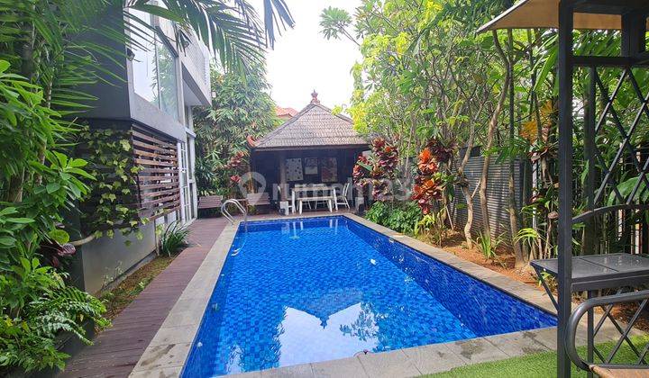 Rumah Bangunan Mandiri, Swimming Pool, Lay Out Maksimal Siap Huni, Di Puspita Loka, Bsd City 1
