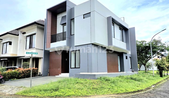 Brand New Independent Building House Ready to Occupancy in Eminent BSD City Near Ice, Aeon, and Toll Exit
