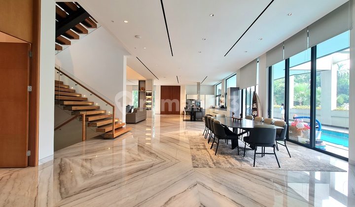 Rumah Super Mewah View Golf Bangunan Mandiri Swimming Pool, Mini Theatre, Gym Room, Fully Furnished