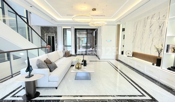 Rumah Mewah Furnished Private Pool, Gym, Karaoke Enchante BSD, Lokasi Strategis Dekat Exit Toll 2