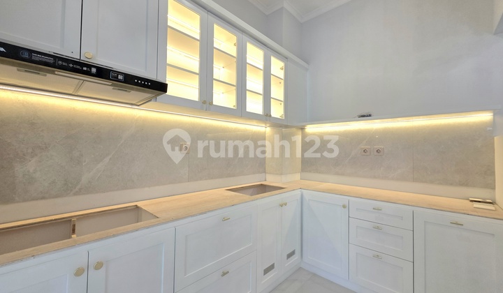 Rumah Brand New Bangunan Mandiri Cantik Posisi Hoek, 2 Lantai , Sport Club di Dalam Cluster di Kireina BSD City 2