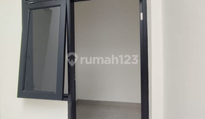 Brand New Independent Building House in Nusaloka BSD City 2