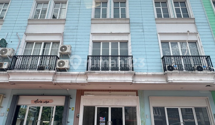 Ruko 3 Lantai Hadap Jalan di Neo Piazza Arcade Gading Serpong