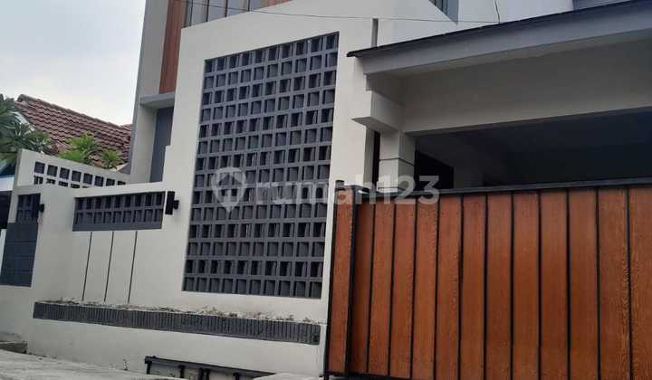 Rumah Design Modern Cantik Di Griyaloka Bsd City