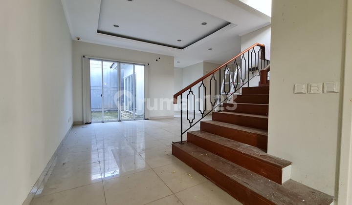 Beautiful Strategic House in Whitsand Greenwich, BSD City 2