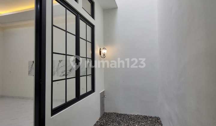 Rumah Cantik Modern Di Griyaloka Bsd City  2