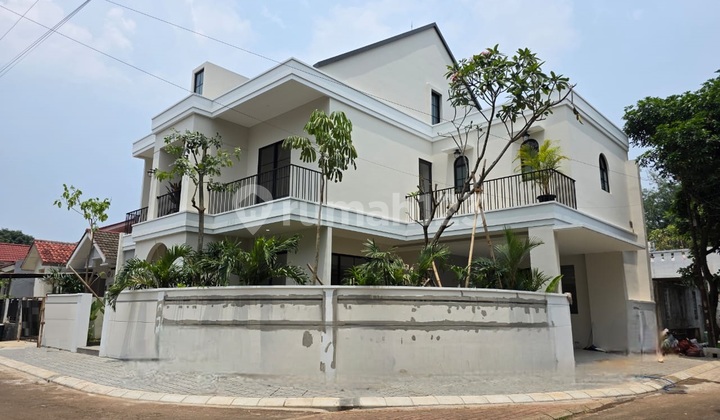 Rumah Hook Cantik Modern Di Kencanaloka Bsd City  2