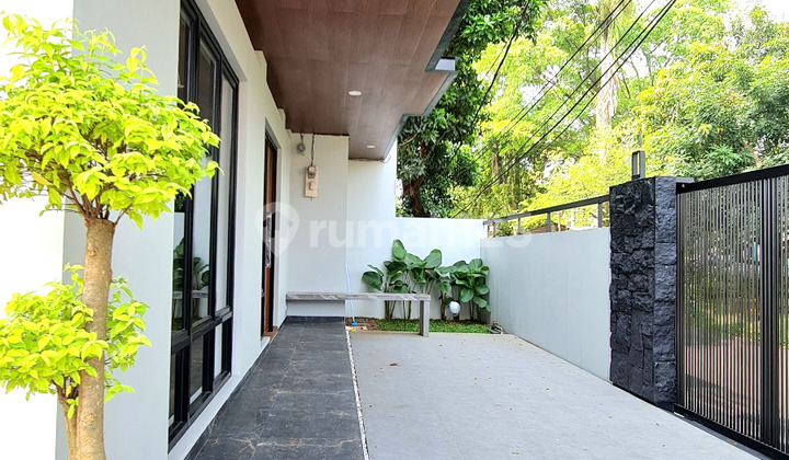 Turun harga Rumah Hook Cantik Modern Griyaloka Bsd City